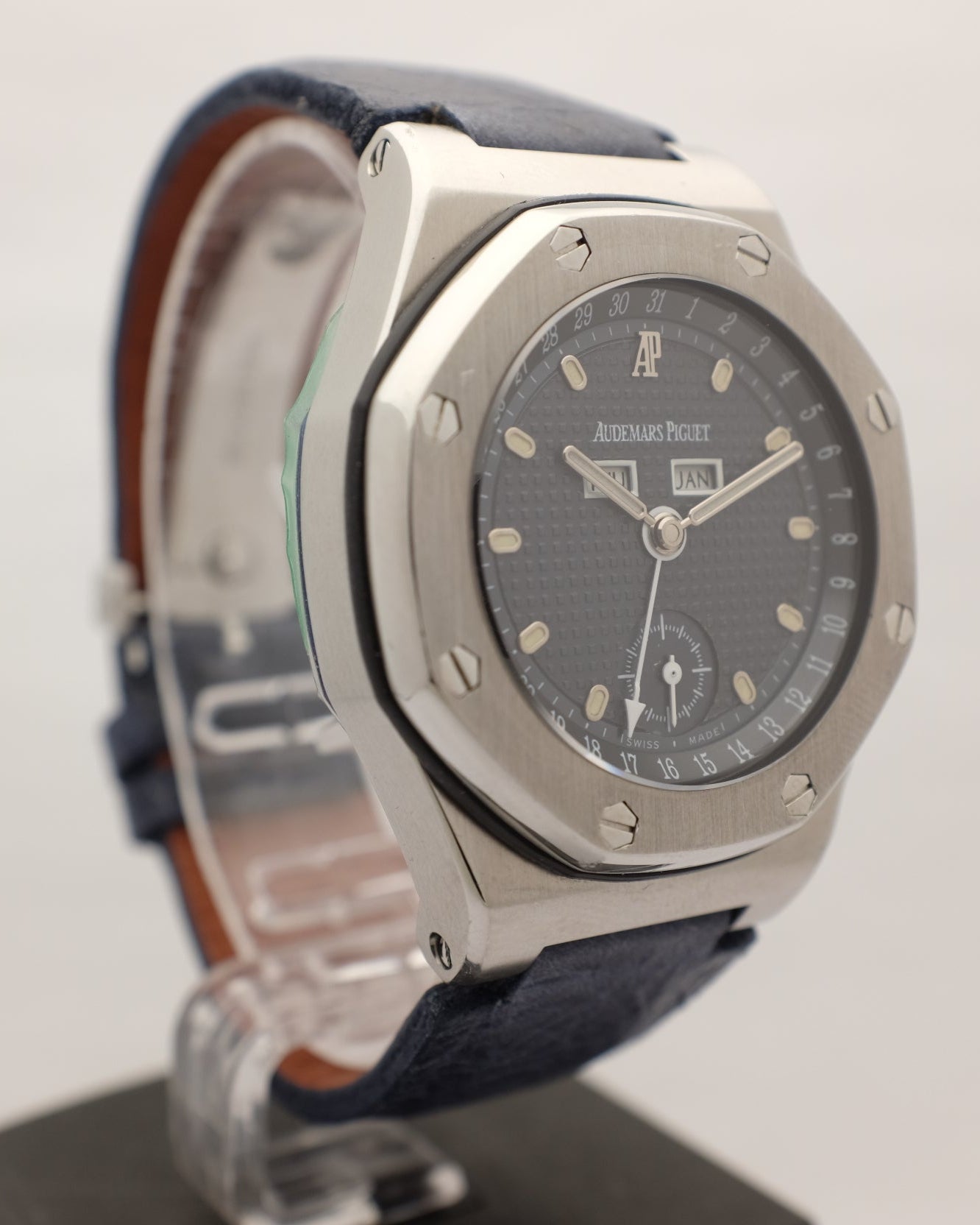 Audemars Piguet Royal Oak Offshore Calendar révisé récemment chez AP 38MM 25808ST.OOD009XX.01