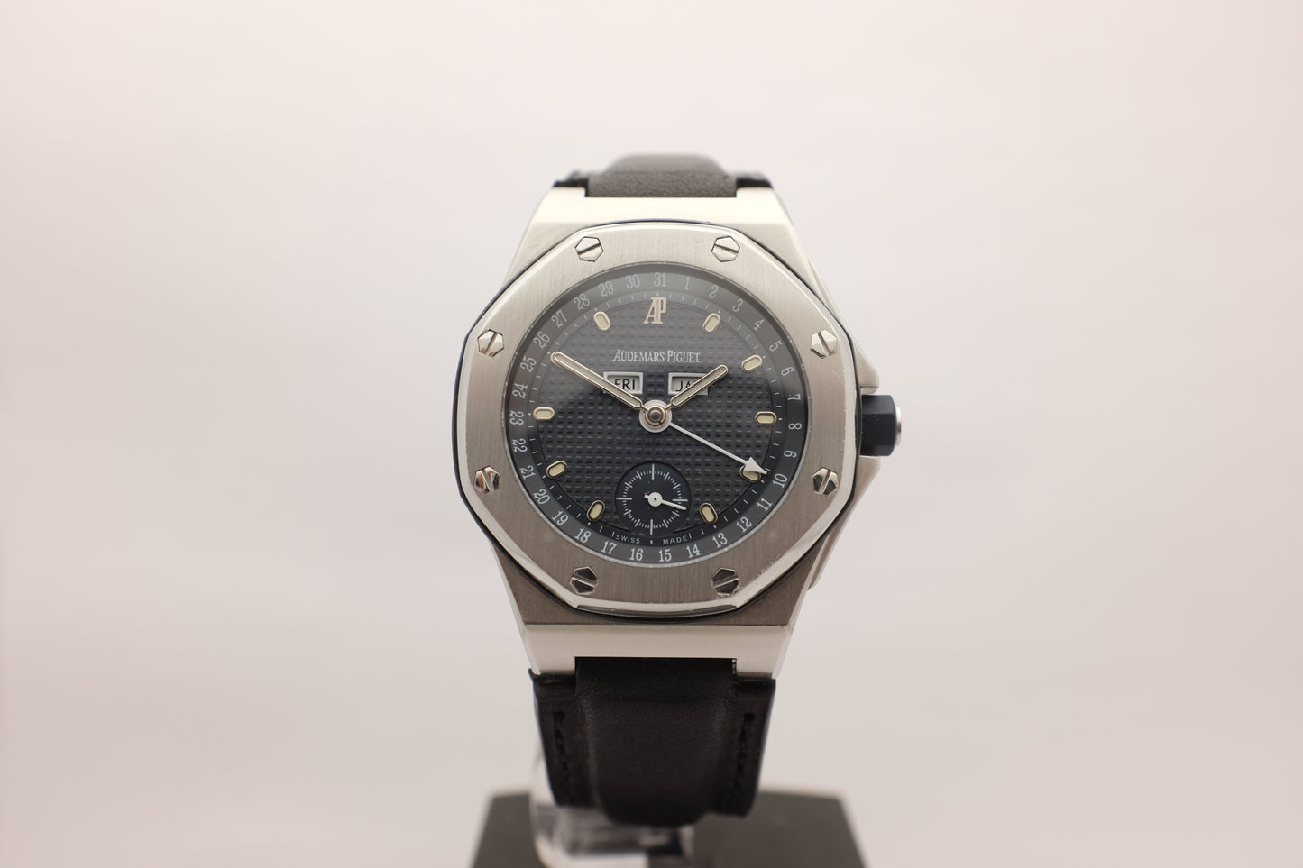 Audemars Piguet Royal Oak Offshore Calendar révisé récemment chez AP 38MM 25808ST.OOD009XX.01