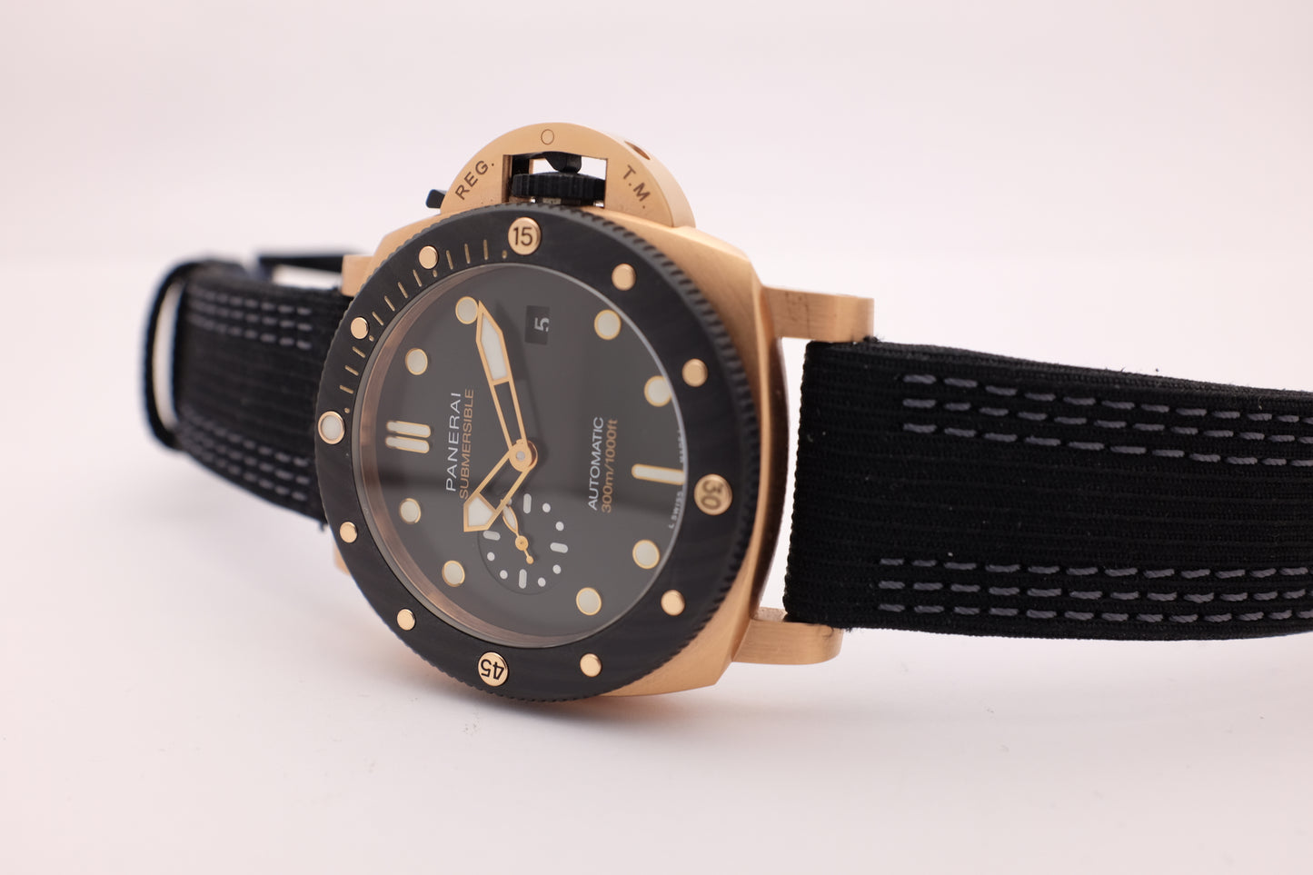 Panerai Luminor Submersible Goldtech OroCarbo 44MM Pam.01070