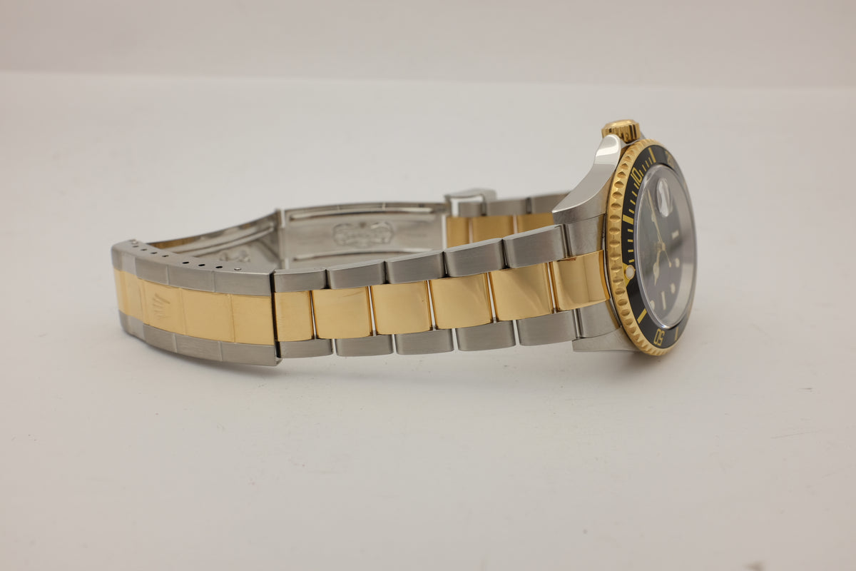 Rolex Submariner Black 18K Yellow Gold Steel 40MM 16613
